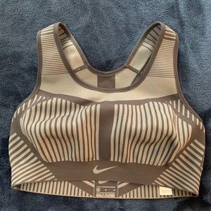 Nike flyknit sports bra
